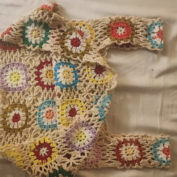 Cute Woman’s Summer Crochet Tank Top Floral Embroidery Knit Vest - Picture 5 of 7